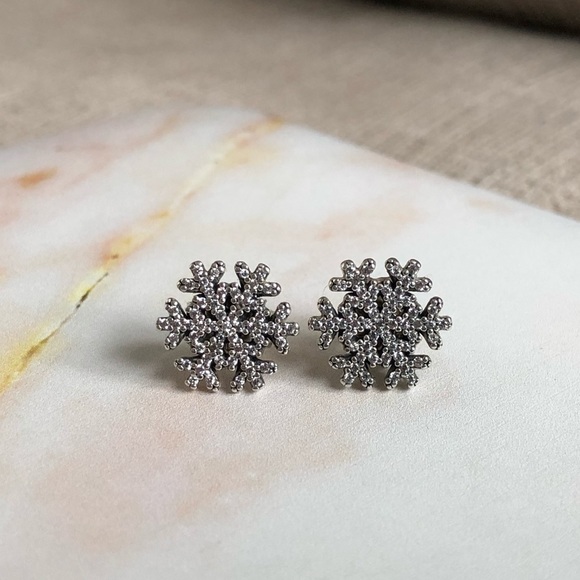 Pandora Sparkling Snowflake Earrings 2025
